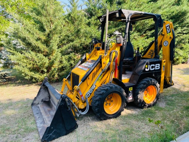 Jcb 1CX nyitható kanállal hibátlan 4x4 csúszókormányzású Bobcat