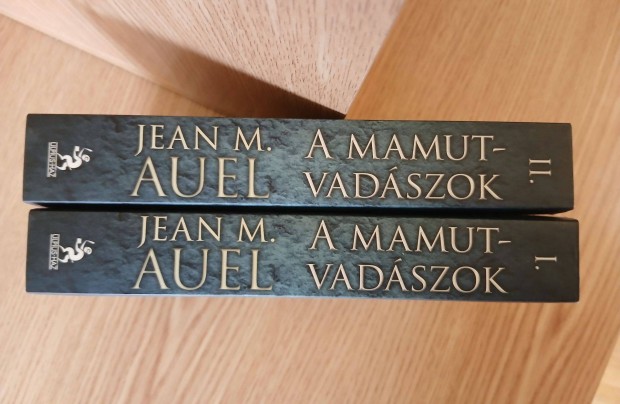 Jean M. Auel: A Fld gyermekei sorozat. A mamutvadszok 1-2