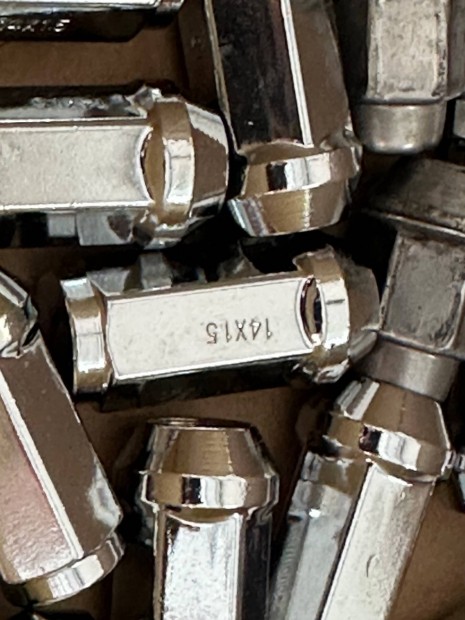 Jeep 14x1.5 ker�kany�k + embl�ma