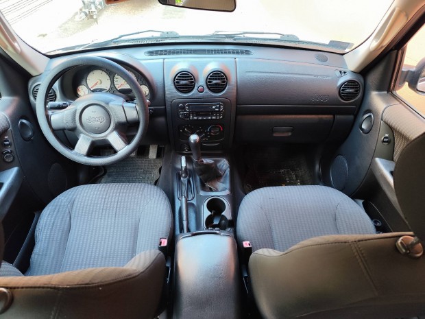 Jeep Cherokee Liberty 4x4 terepjáró