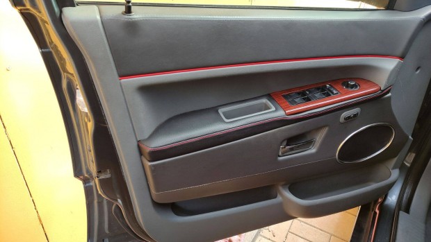 Jeep Grand Cherokee WH WK egyedi ajt� k�rpit
