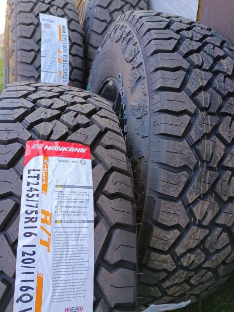 Jeep Grand Cherokee felnik új gumikkal 5x127