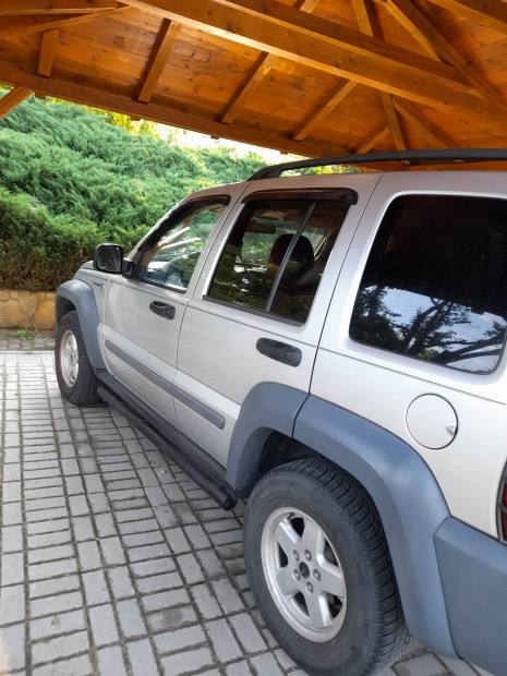 Jeep liberty 2.8crd 4x4 elado.