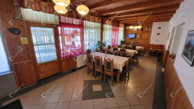 Jelenleg üzemelő felújított siroki panzió-étterem alkalmi áron eladó