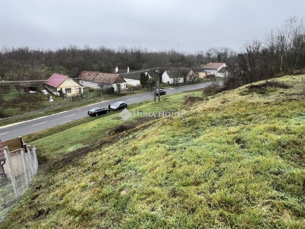 Jen�i elad� 1216 nm-es telek