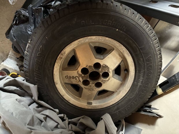 Jepp alufelni garnitra gumival 5x114,3 15 coll