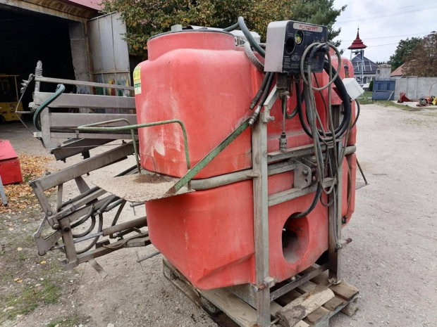 Jessur 880 literes szántóföldi permetező