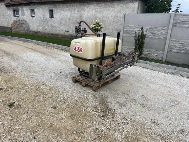 Jessur POLY 500l szántóföldi permetező