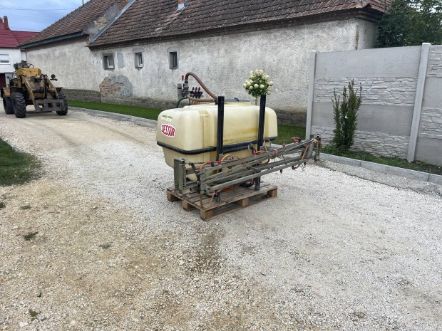Jessur POLY 500l szántóföldi permetező