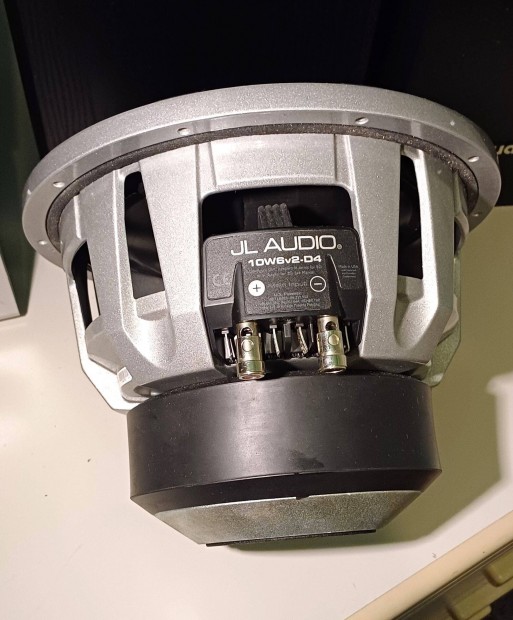 Jl-Audio 25cm-es autós subwoofer szivacsperemet javítani kell