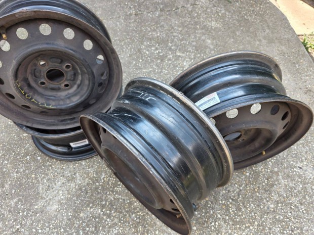 Jó állapotú 15 collos Toyota acél felni 4 db
