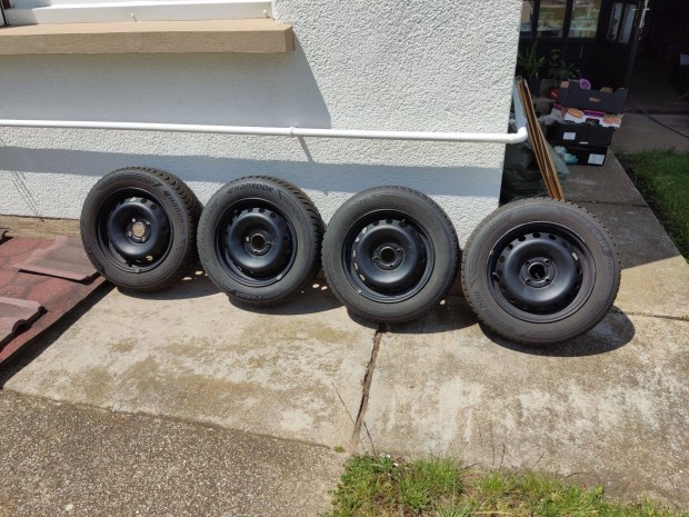 Jó állapotú Hankook téli gumik felnin 175/65 R14