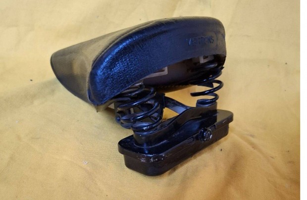 J� �llapot�, Mertens szersz�mt�sk�s, rug�s, retro ker�kp�ros nyereg!