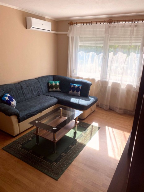 J� �llapot�, b�torozott, g�pes�tett 35 nm-es lak�s �jpalot�n!