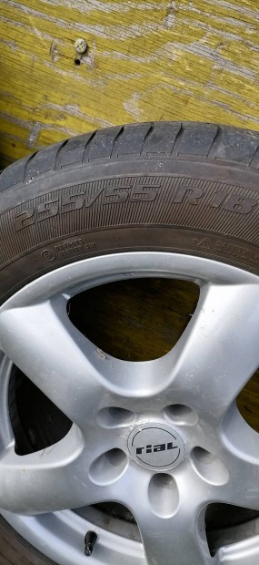 Jó állapotú alufelni bmw - n voltak