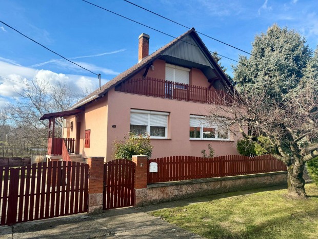 J� �llapot� csal�di h�z Kocson