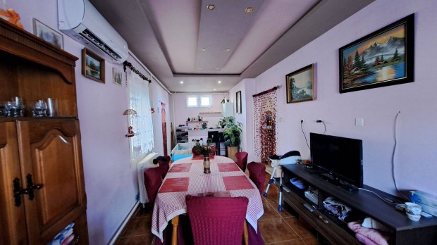 J� �llapot� csal�di h�z elad� Rakamazon gar�zzsal, mell�k�p�lettel!