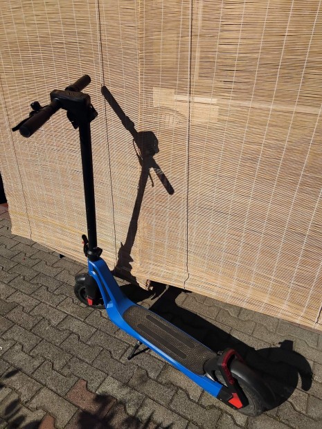 Jó állapotú elektromos roller keresi gazdáját.