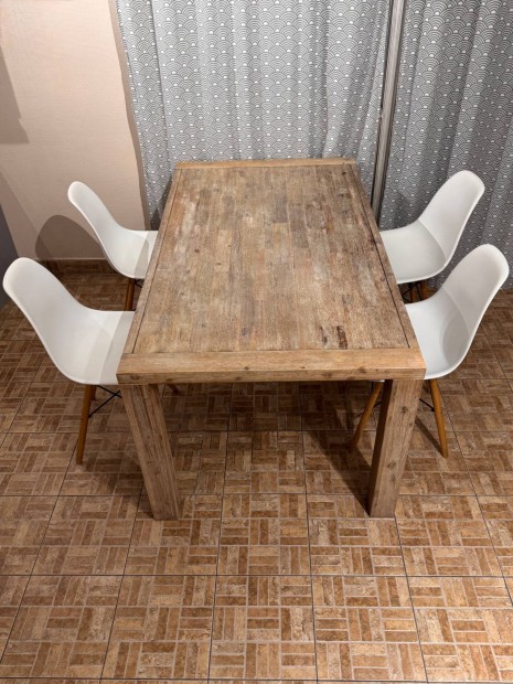Jo allapotu fa etkezoasztal + 4 szek