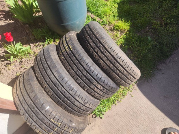 J� �llapot� haszn�lt aut� gumiabroncs elad�