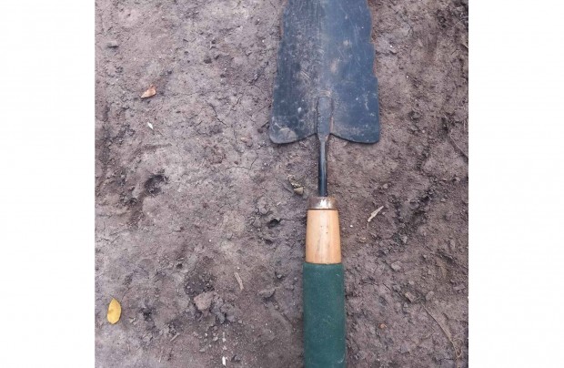 Jó állapotú kis ültetőkanál