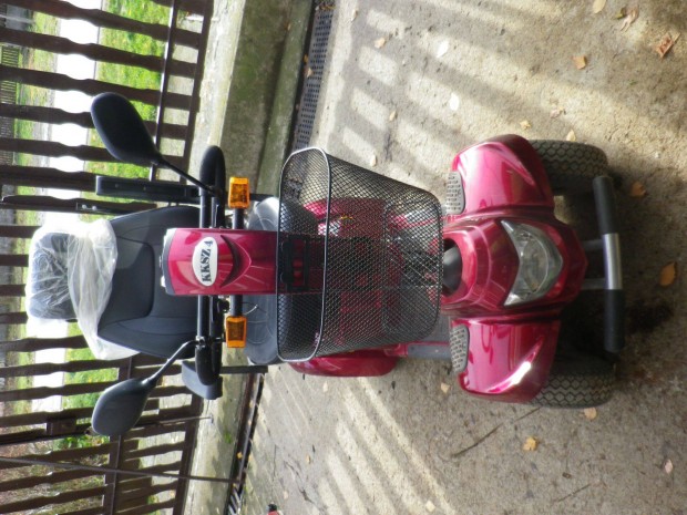 J llapot ngykerek rokkant kocsi (moped) ron alul elad!