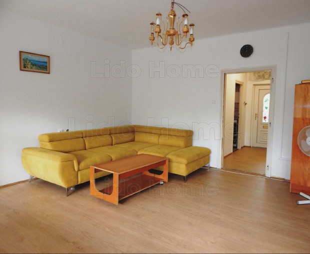 J� �llapot� sorh�zi lak�s saj�t kerttel Balatonf�red k�zpontj�ban