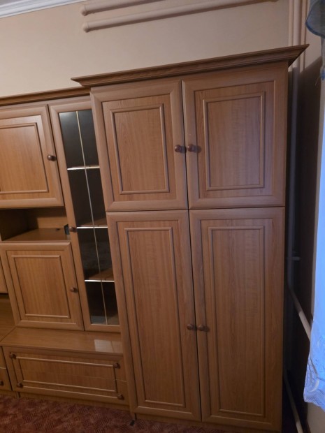 J� �llapot� szekr�nysor elad�!