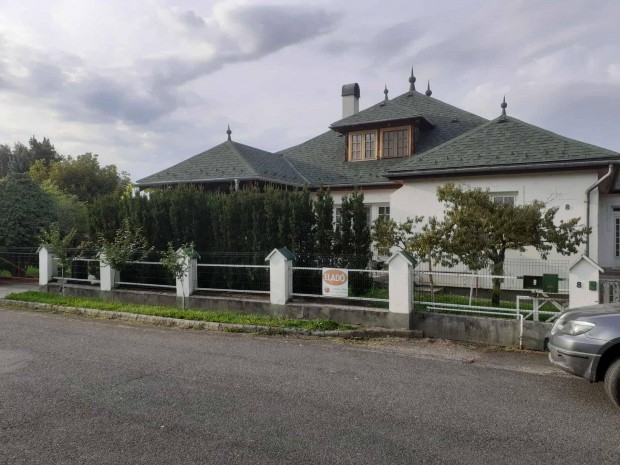 J� befektet�s! K�nyelmes csal�di h�z + 90 m2 lak�s