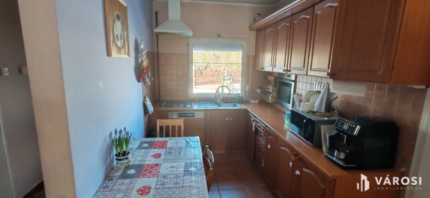 J� elrendez�s� csal�di h�z elad�!