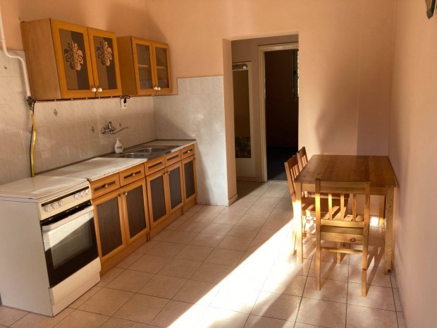 J� elrendez�s� t�rsash�zi lak�s z�ld�vezetben tulajdonost�l