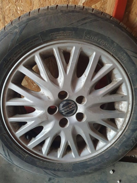 J� min�s�g� Volvo felni ny�rigumival elad�