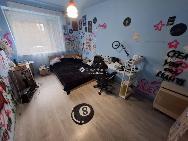 J� szerkezet� csal�di h�z pinc�vel, tet�t�rrel