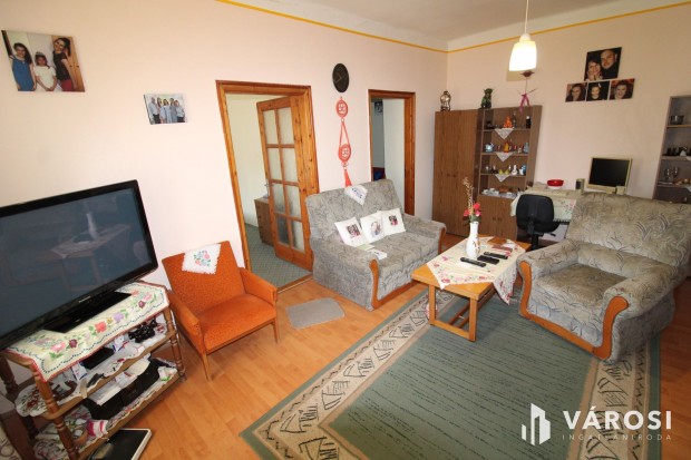 J� szerkezet� h�z V�szt�n.