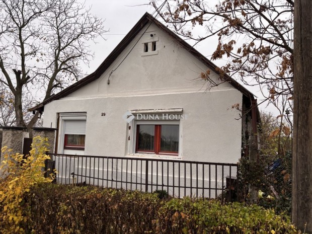 Jobb�gyii 82 nm-es h�z elad�