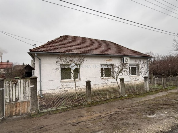 Jobb�gyii 82 nm-es h�z elad�