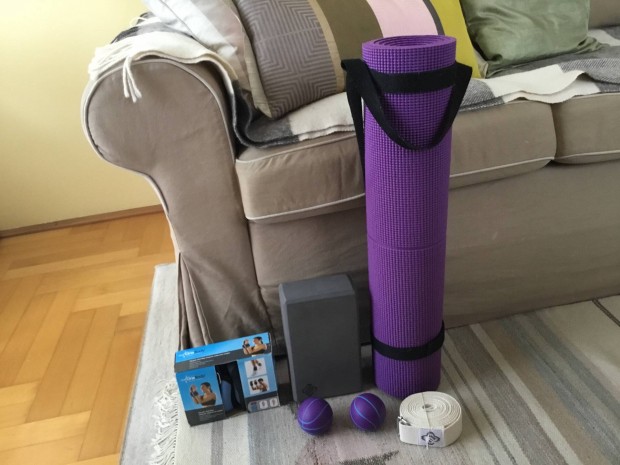 Jóga fitnesz szőnyeg heveder tégla labda súlyzó jó állapotban eladó!