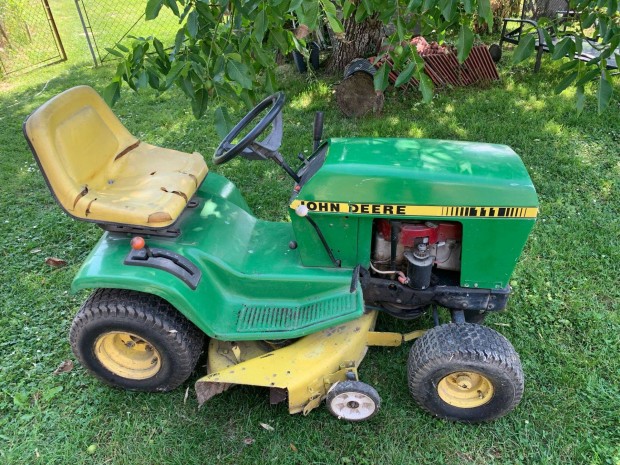 John Deere 111 fnyir traktor