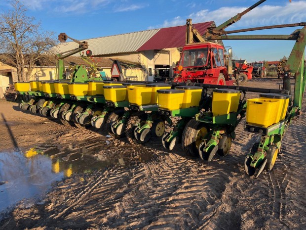 John Deere 1760 maxemerge 2 vet�g�p