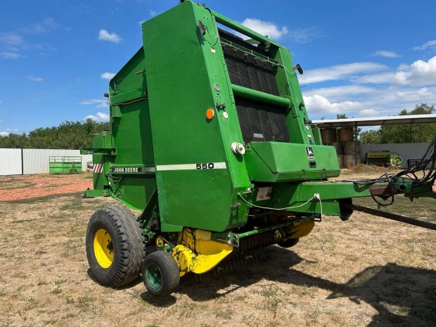 John Deere 550 bálázó, körbálázó