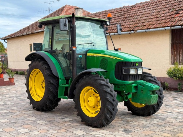 John Deere 5820 traktor