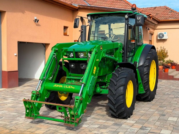 John Deere 6100 RC traktor