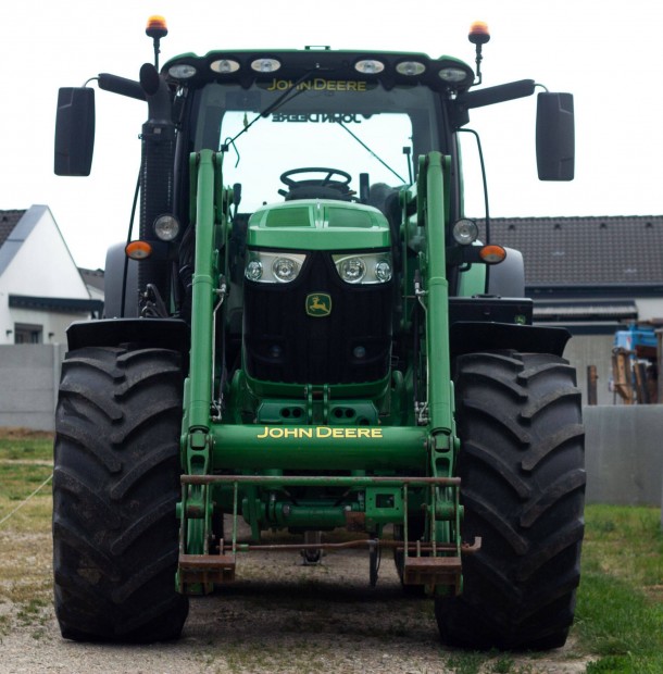 John Deere 6210R