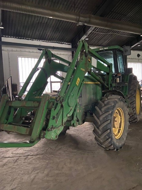 John Deere 6910 S Prmium TLS traktor homlokrakodval