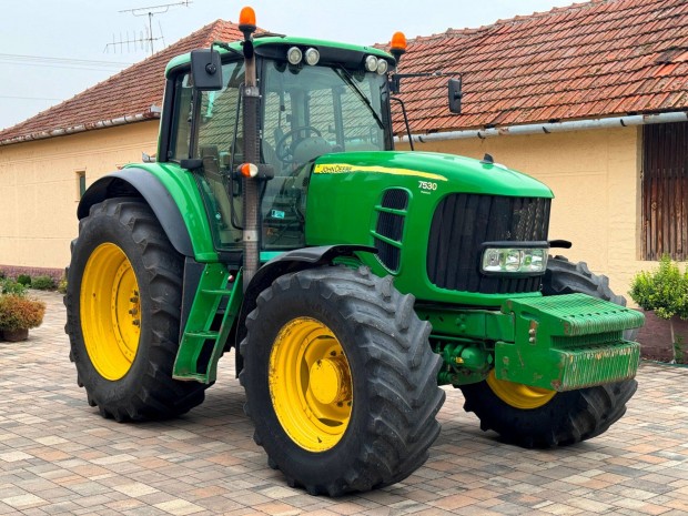 John Deere 7530 E Premium traktor