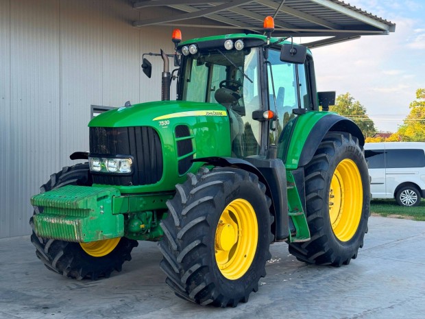 John Deere 7530 E Premium traktor