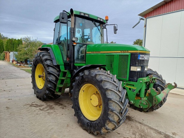 John Deere 7700 traktor