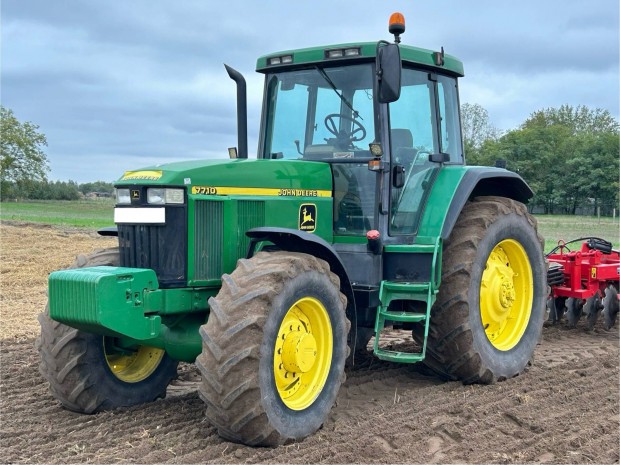 John Deere 7710