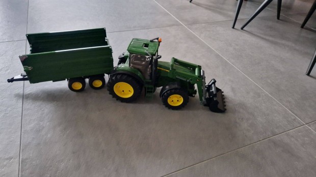 John Deere 7R 350 traktor homlokrakodval s ptkocsival - Bruder 3155