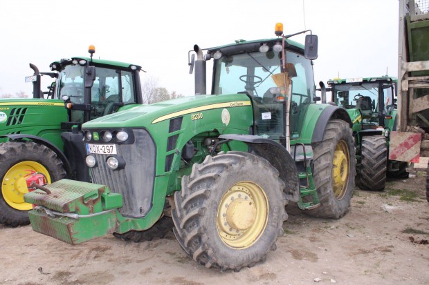 John Deere 8230 LR traktor